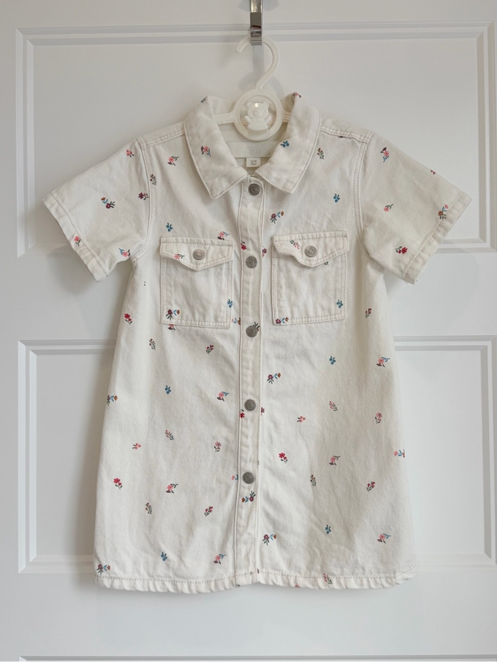 Zara White Button-Front Floral Shirt Dress with Red and Blue Accents